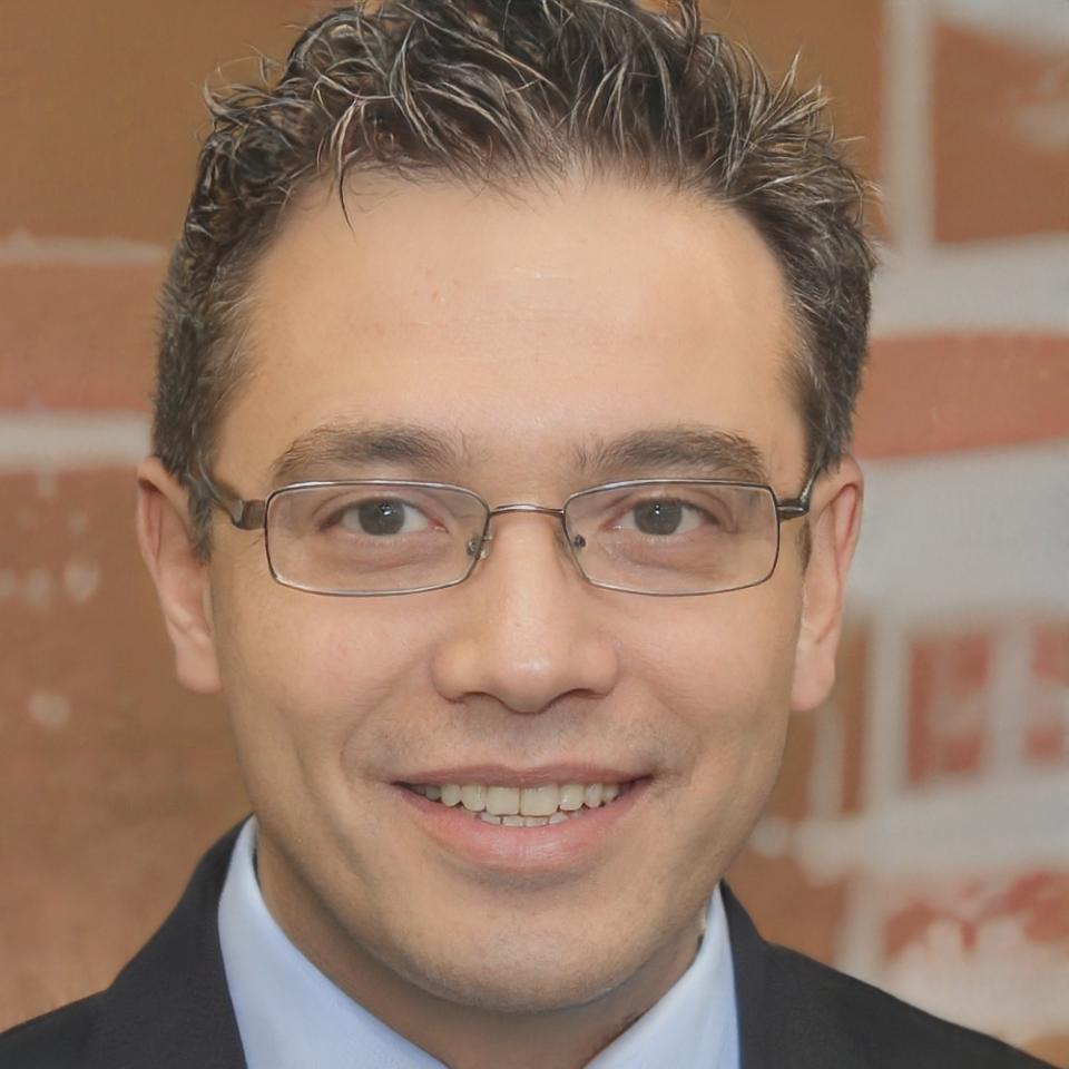 Dr. Marcus Weber - Senior Finanzanalyst